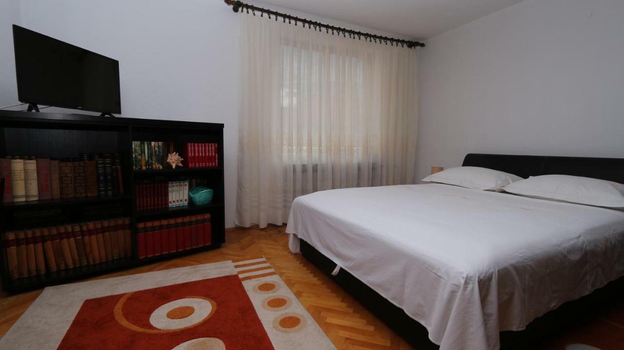 Promenade Apartment *