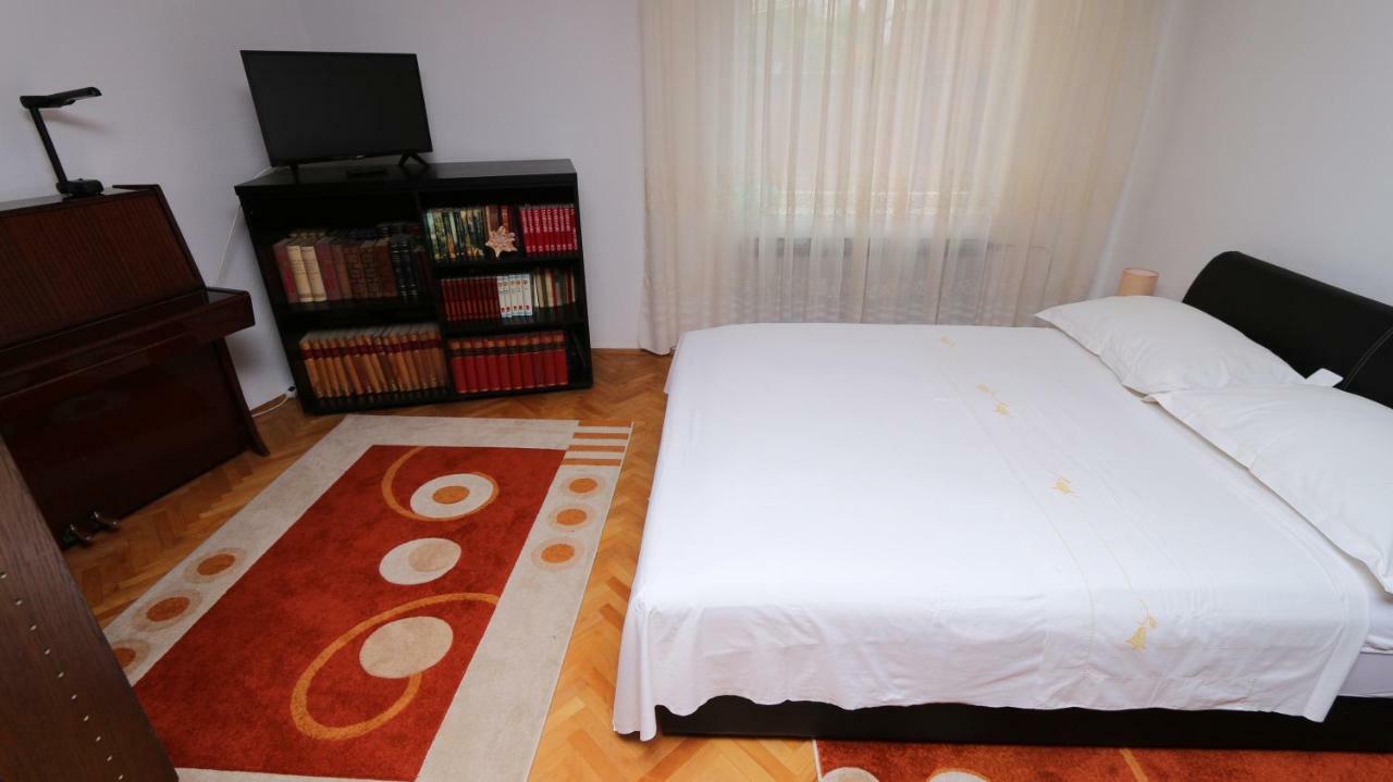 Promenade Apartment *
